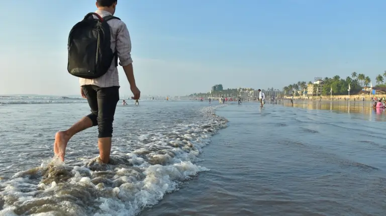 People Enjoying at Juhu beach