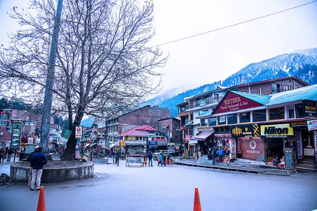 Mall Road Manali Tour Image